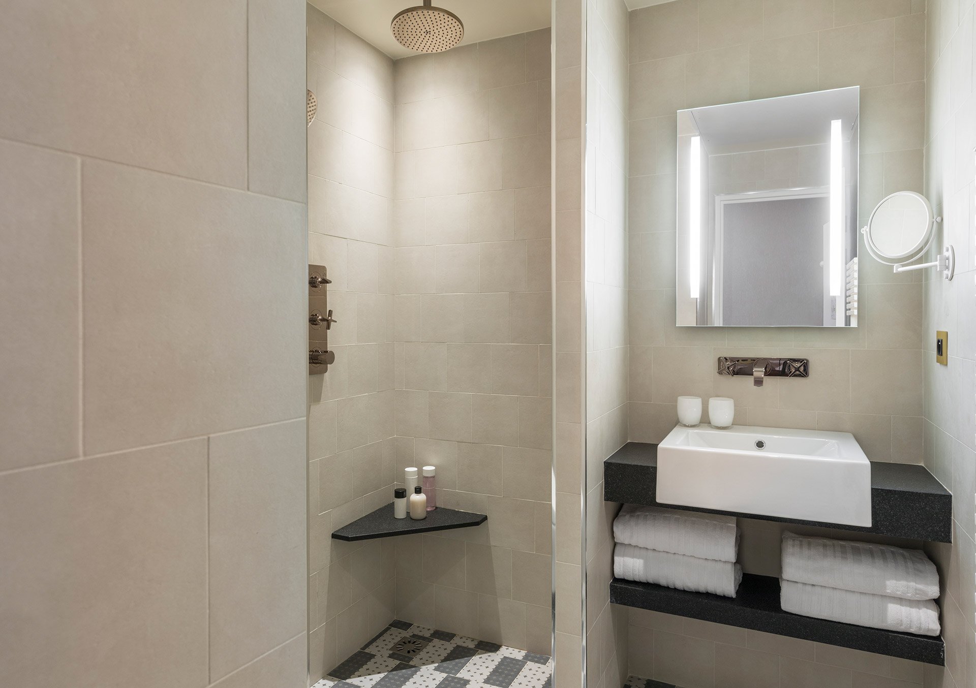 Best Western Premier Ducs de Bourgogne bathroom Superior Room